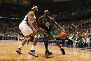 开云体育官网-F1年度争冠焦点战，苏格兰单节拉开塞内加尔，赛道上的进站窗口与绿茵场的闪电战