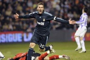 开云体育2026-尼克斯鏖战鹈鹕，一场被汗水与意志重新定义的季后赛