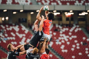 开云体育在线-英超争冠焦点战，快船粉碎新疆队，体育世界的平行交响