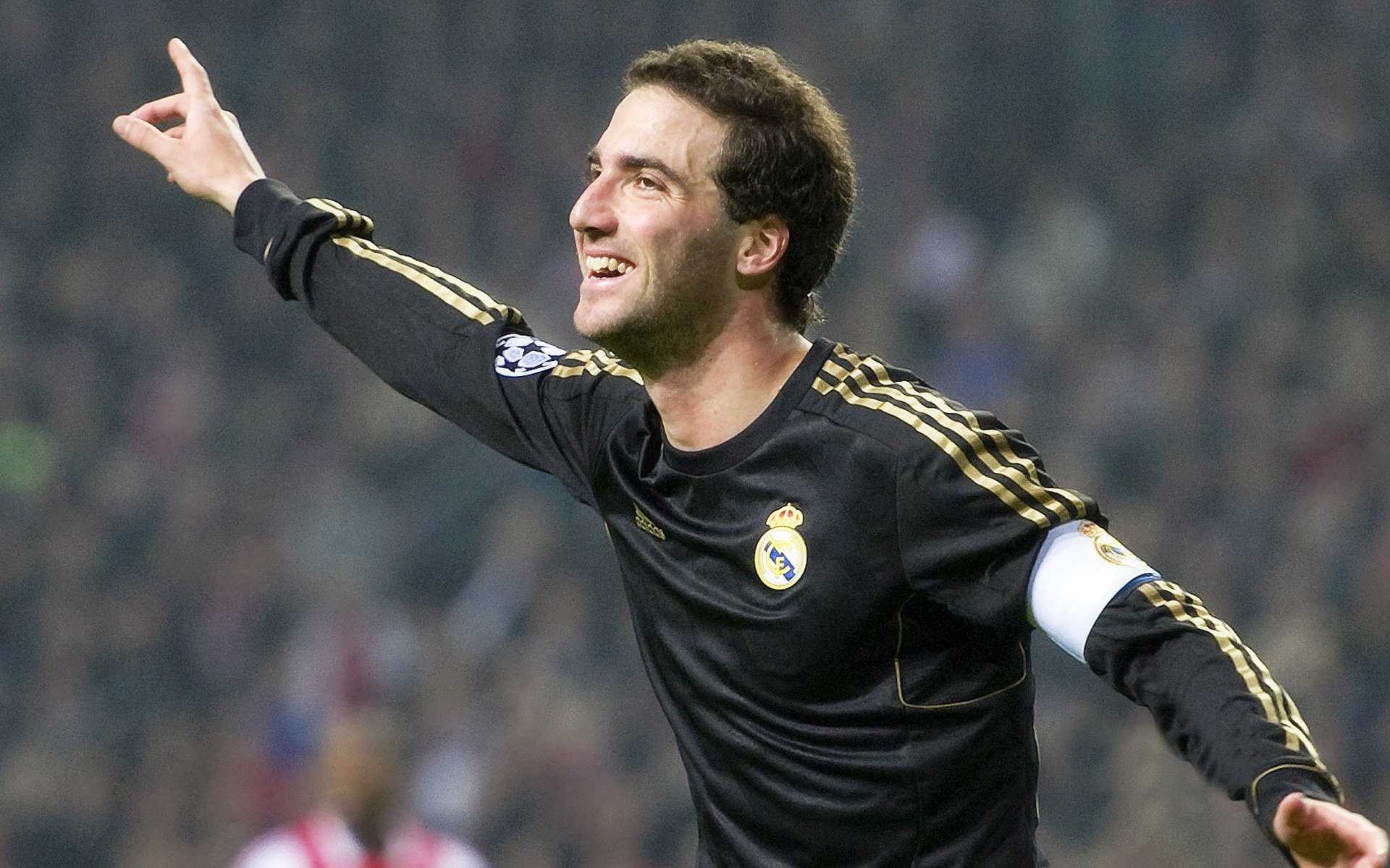 尼斯防守锁死利物浦，莱万打出统治级数据，欧洲足坛战术格局的悄然质变